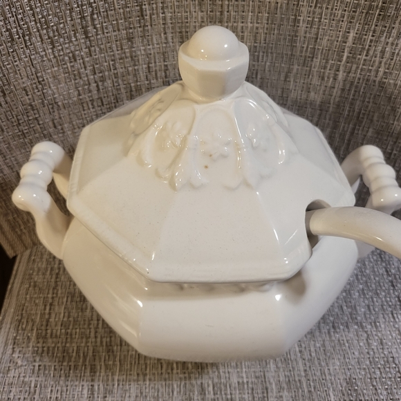 Vintage Ironstone Style White Soup Tureen With Ladle - Picture 2 of 7